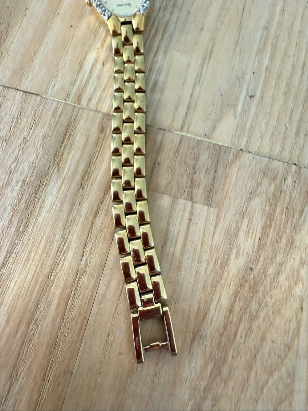 Bulova ladies oval gold tone diamond dress watch NEW BATTERY